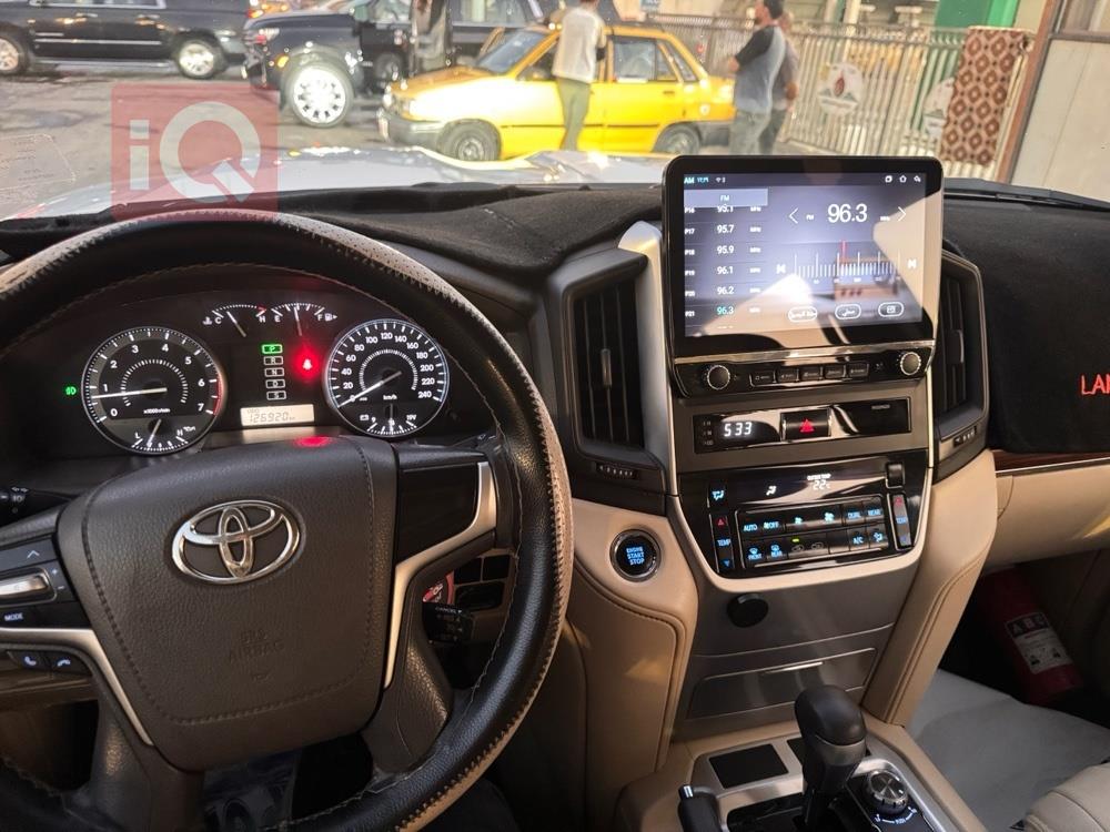 تۆیۆتا لاند کروزەر